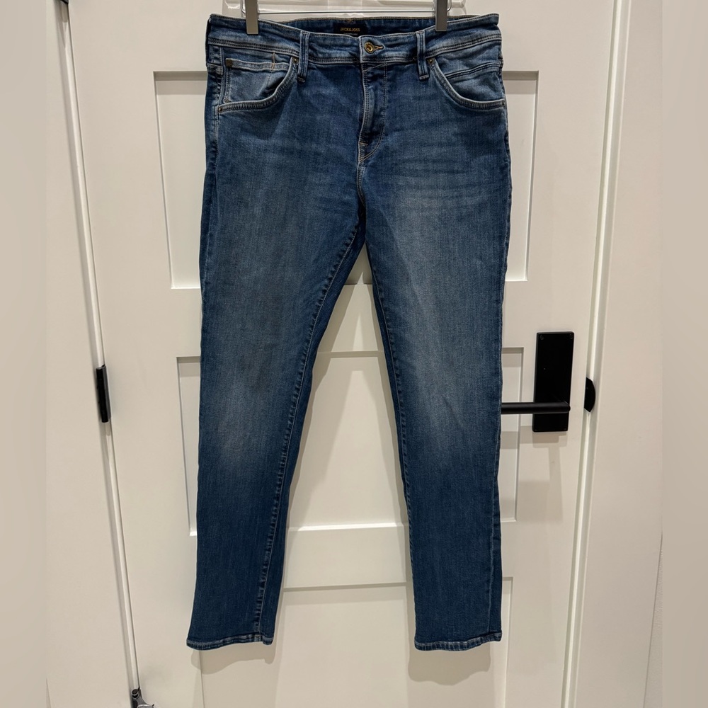 JACK & Jones Classic Blue mens Jeans. Stretchy jeans. Size 34/32. GUC